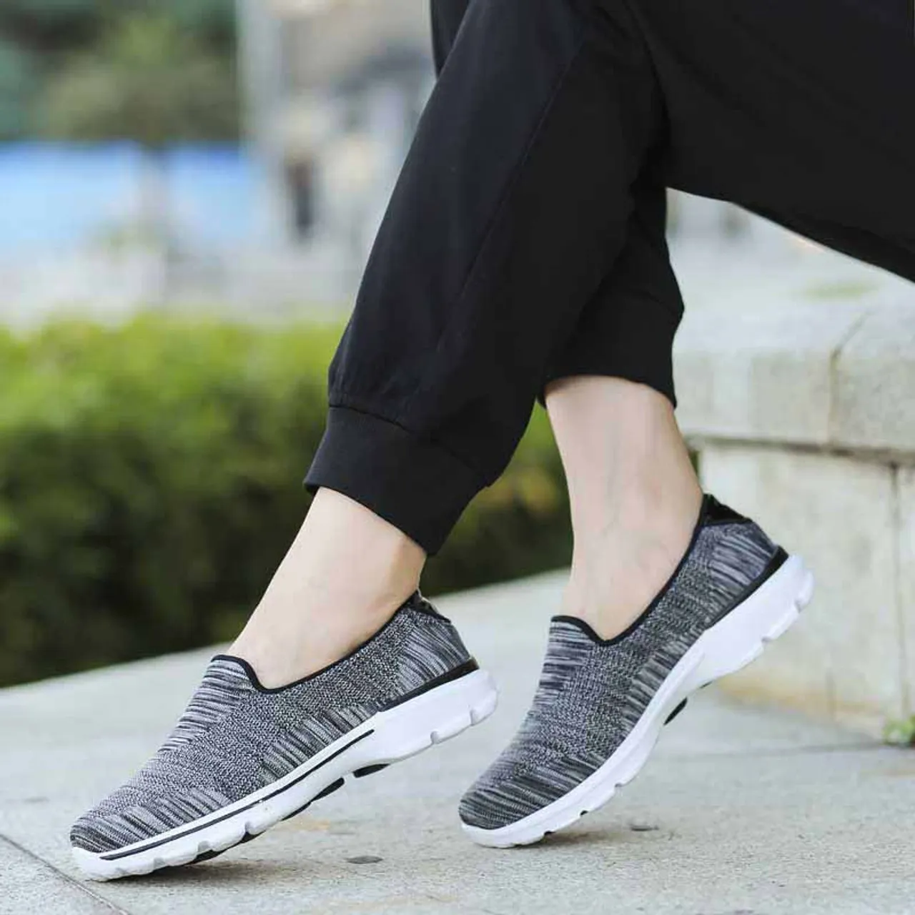 Black stripe pattern flyknit slip on shoe sneaker