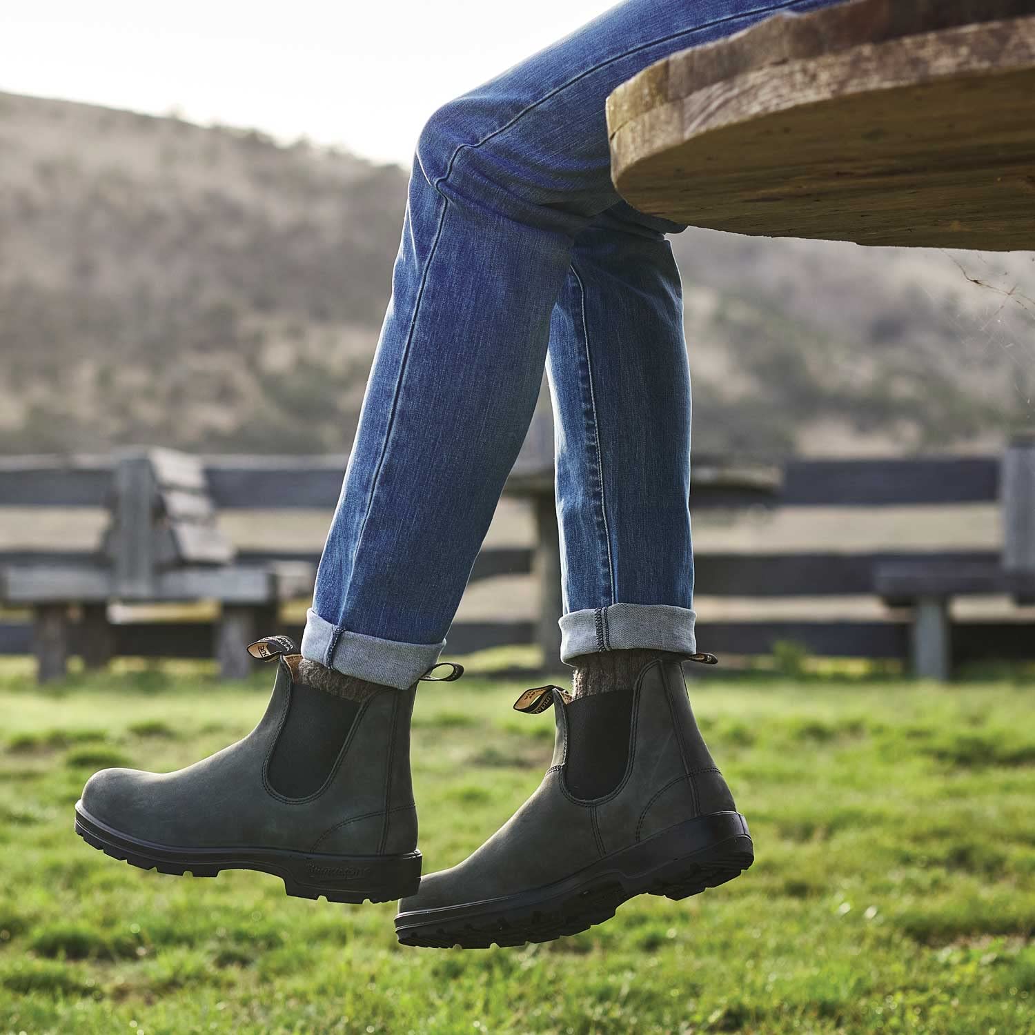 Blundstone Chelsea Boot in Rustic Black Size 9.5