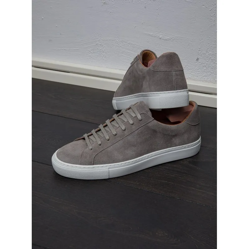 Skolyx Premium sneaker in light grey suede