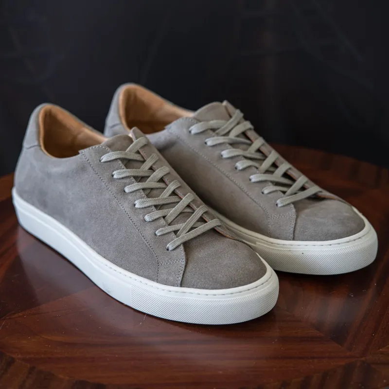 Skolyx Premium sneaker in light grey suede