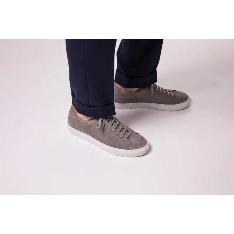 Skolyx Premium sneaker in light grey suede