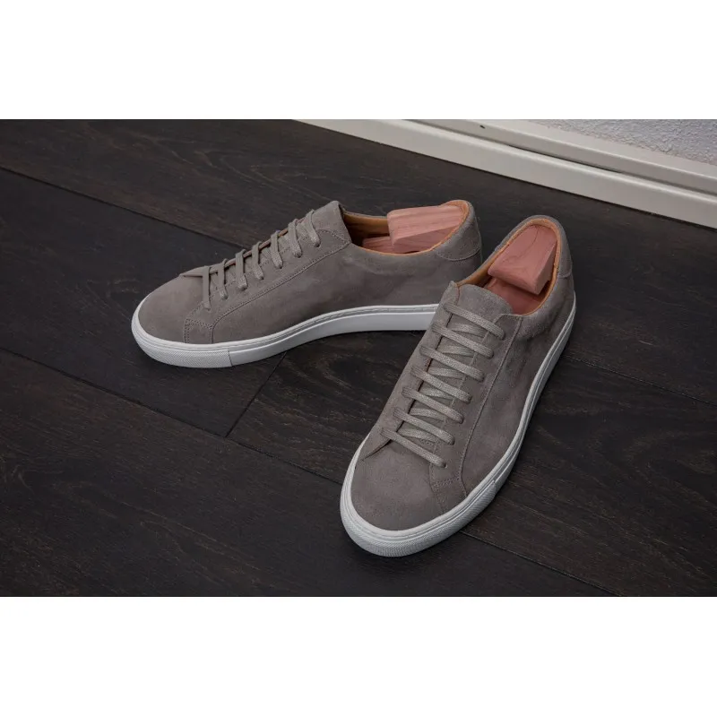 Skolyx Premium sneaker in light grey suede