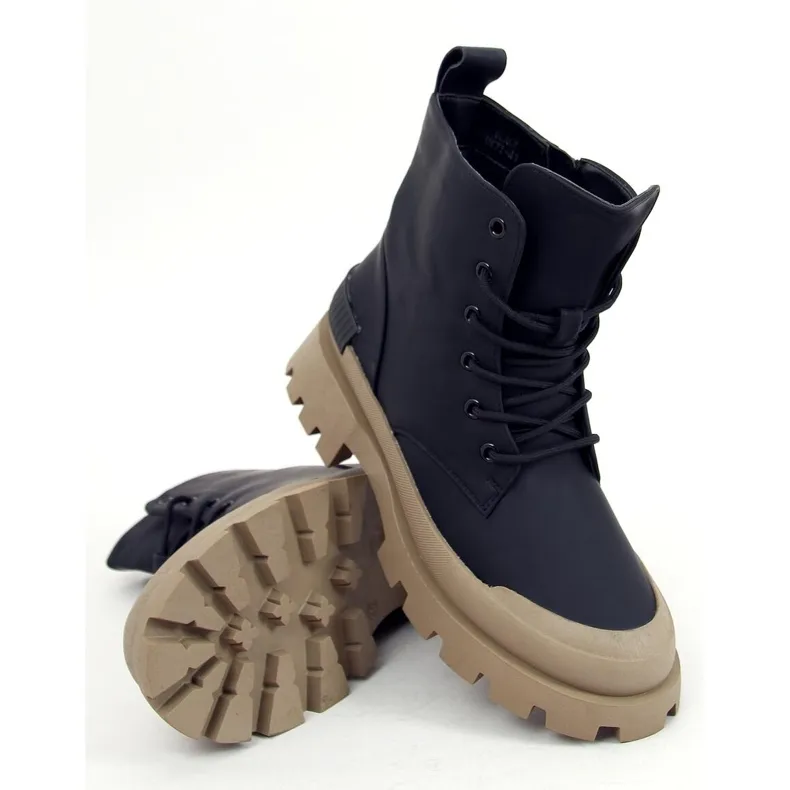 Toma Black trekking boots